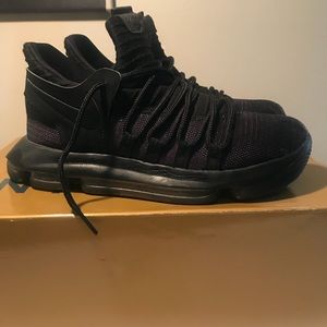 Boys Kevin Durant sneakers